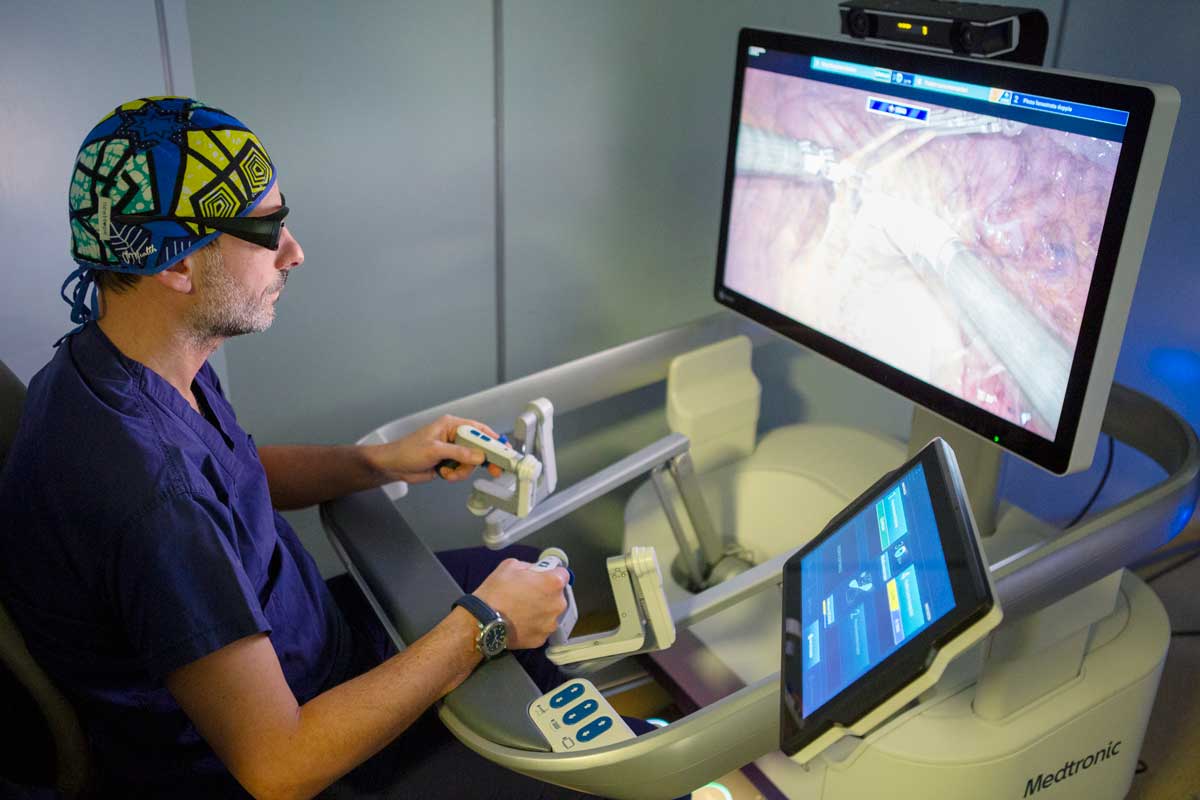 A Ospedale Santa Maria il primo intervento in Puglia con Robot Hugo per trattare un tumore del colon-retto