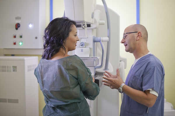Screening gratuiti per la prevenzione del tumore al seno: Ospedale San Carlo di Nancy partecipa a Ottobre Rosa 