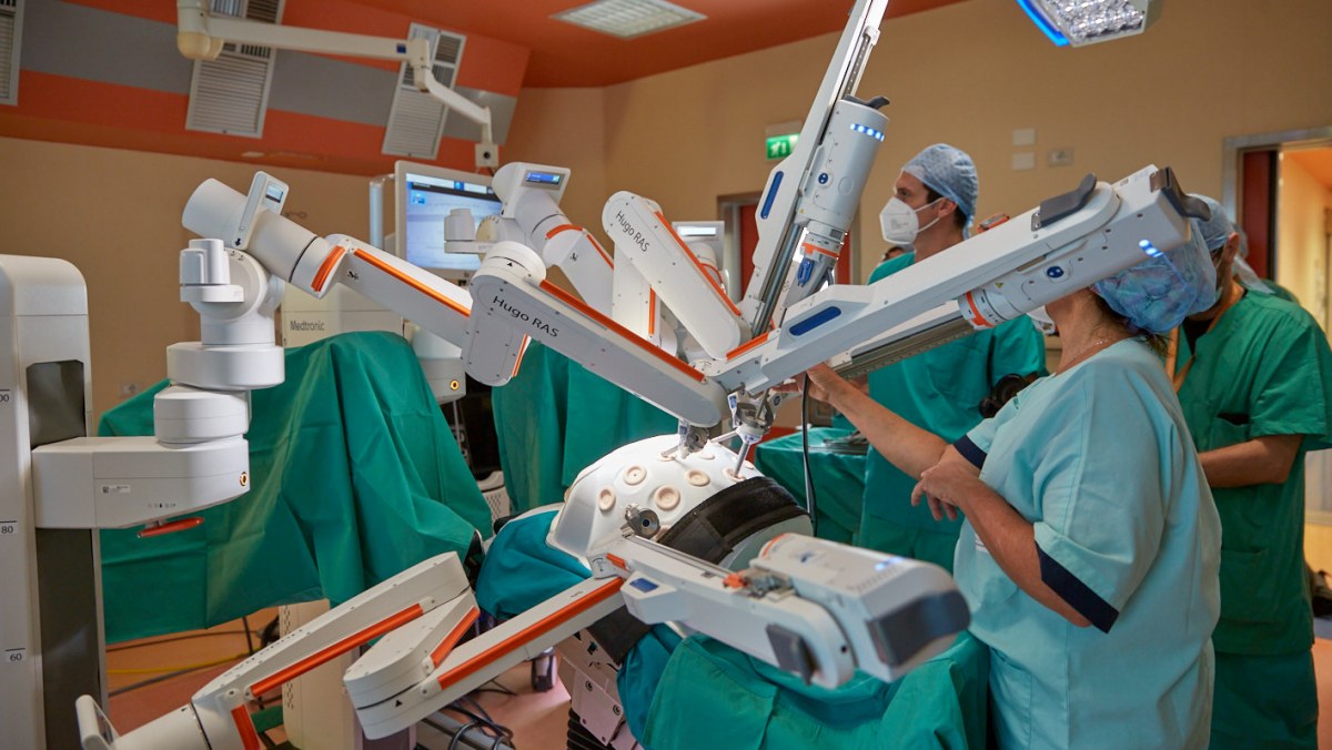 Chirurgia ginecologica con il robot: interventi mininvasivi per fibromi, cisti ovariche ed endometriosi