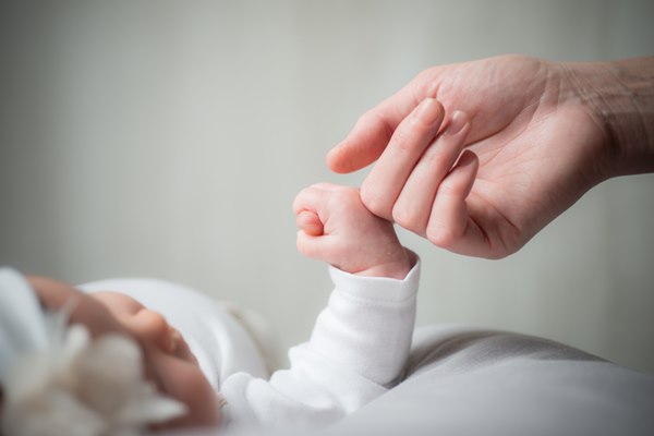 Partorire in modo naturale anche dopo un precedente parto cesareo: l'Ospedale Santa Maria attiva nuovi percorsi nascita