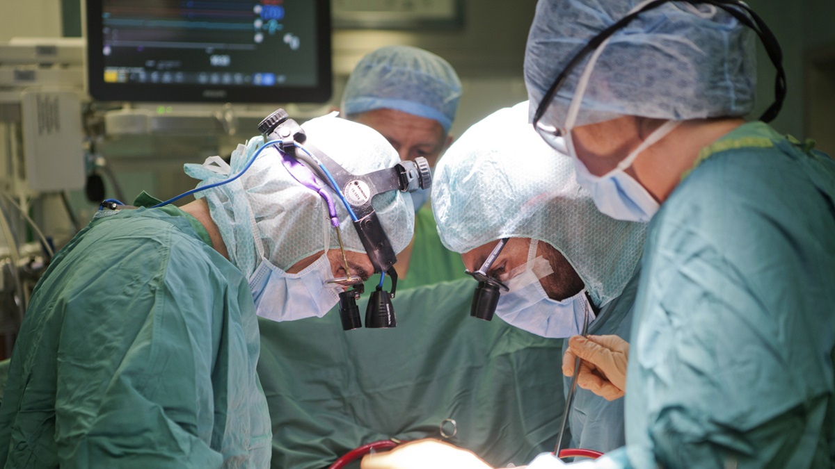 L’aneurisma dell’aorta addominale si tratta con  la chirurgia “senza sangue”