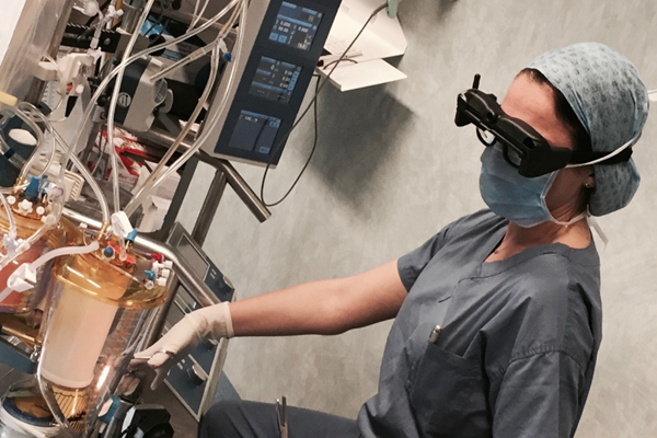 Nuovi occhiali a realtà aumentata per i perfusionisti di Anthea Hospital
