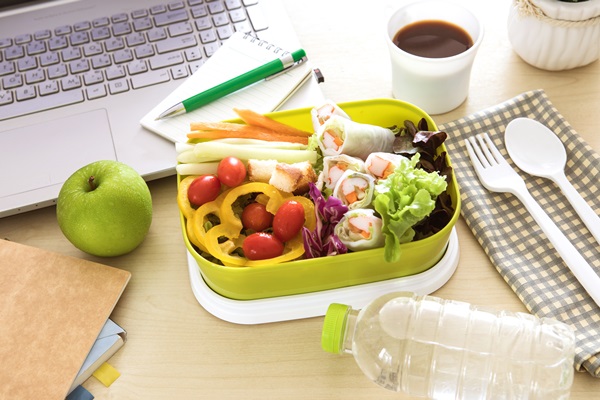 Alimentazione in ufficio: buone abitudini per preservare la nostra salute
