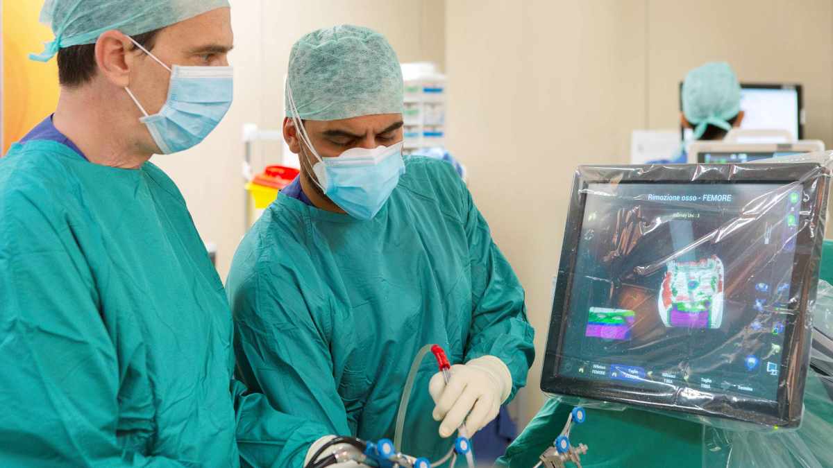 Robotica per la protesica: Ospedale San Carlo di Nancy tra i primi tre ospedali europei per casistica triennale