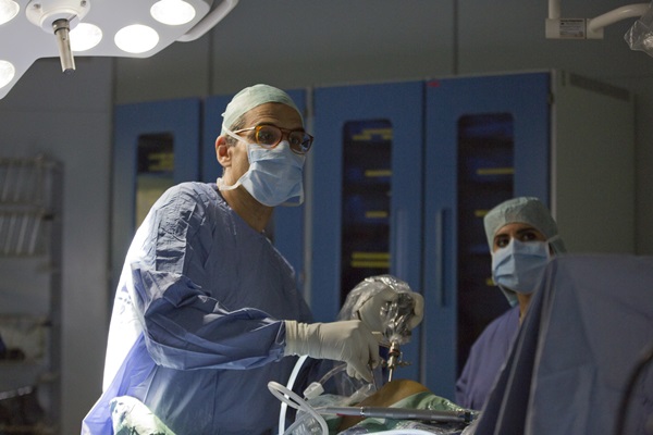 Interventi mininvasivi di Chirurgia ortopedica con le protesi di anca per via anteriore