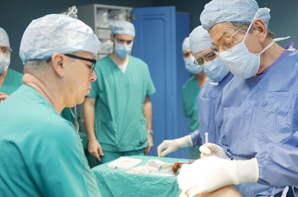 Ortopedia rigenerativa con cellule mesenchimali: da Barcellona sei chirurghi per fare training sul campo