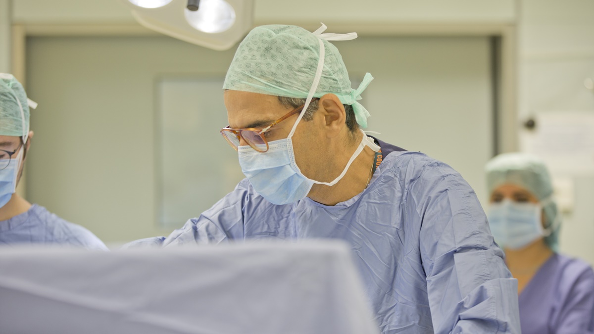 Artrosi dell’anca bilaterale: oggi è possibile impiantare due protesi in un unico intervento 